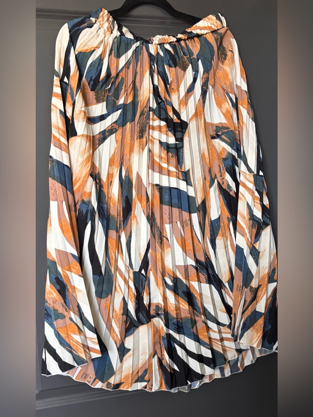 Pleated Abstract Print Midi Skirt in Rust, Navy & White